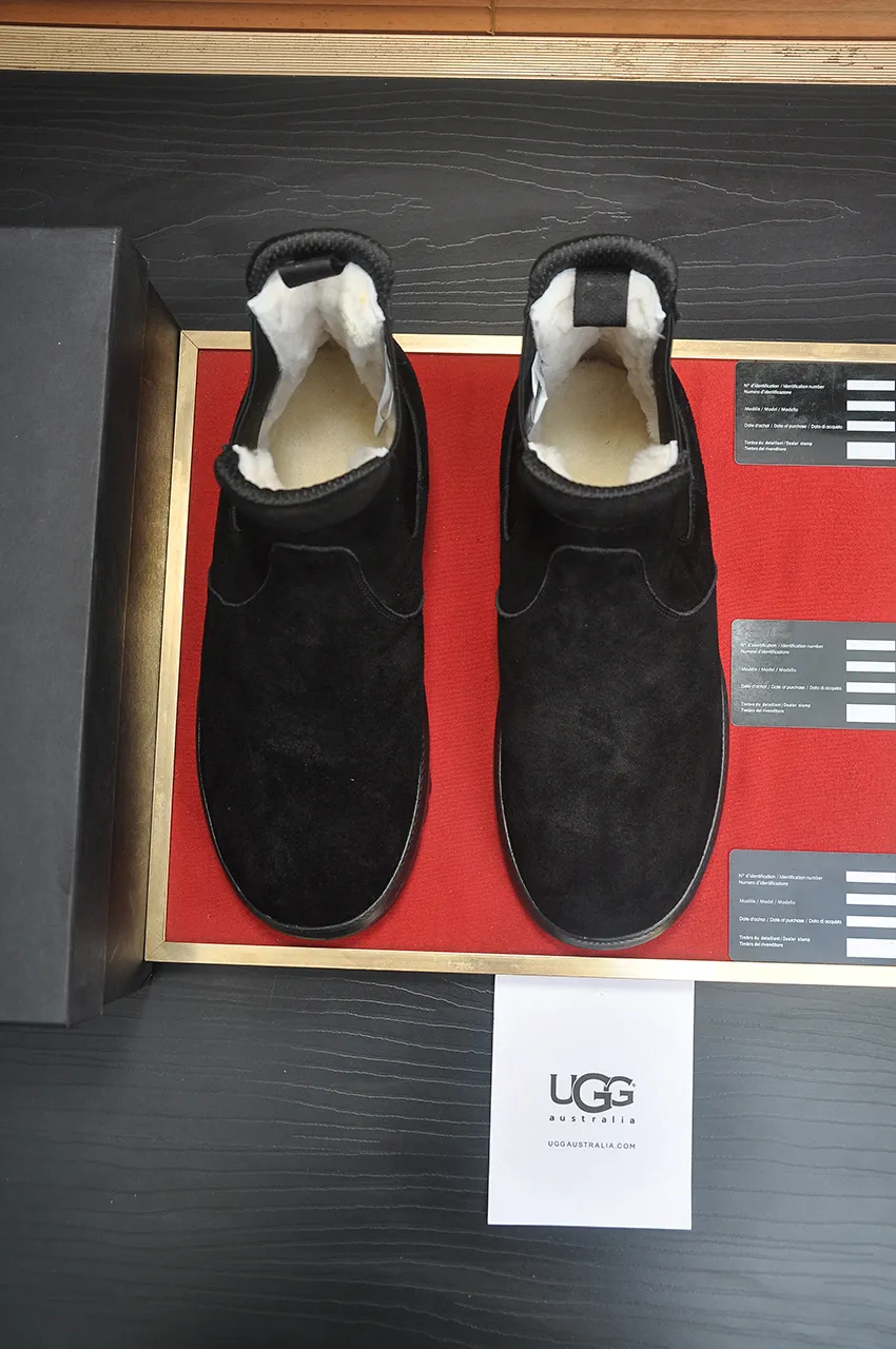 Men's shoes 💰580💶【UGG】(full genuine wool lining) Please pay attention to the original quality and compare the thickness of the wool 🏮🏮Hot style Martin boots from Australia's warm luxury brand men's shoes, official website synchronization, Beckham men's style..., made of imported top-layer waxed cowhide, waxed toe, Australian real wool velvet lining Carefully sewn...Imported rubber Martin boots outsole (comfortable, soft and wear-resistant). I really like the quality...Exquisite workmanship, you can't put it down once you see it. Code number 39-44